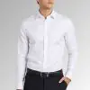 Koszula męska Los Angeles Slim Fit satynowa bawełna kolor biały na modelu przód