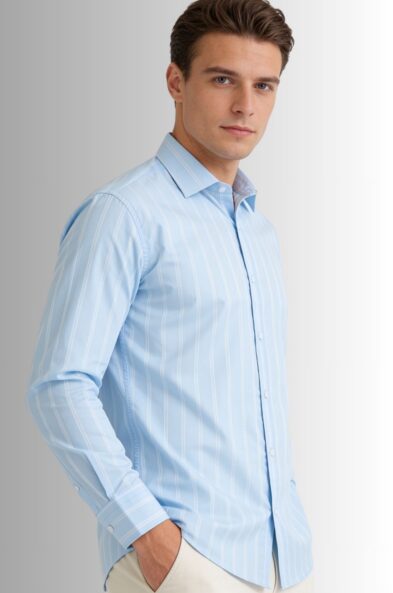 Koszula męska San Vito w pasy, bawełna premium, Classic Fit kolor błękitny bok na modelu