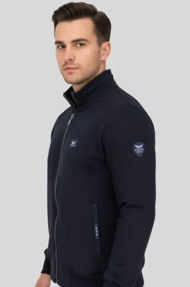 Bluza Road rozpinana ciepła stójka granatowa bok logo na modelu